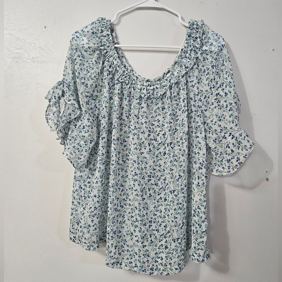 Max Studio Tops - Max studio off the shoulder floral blouse!